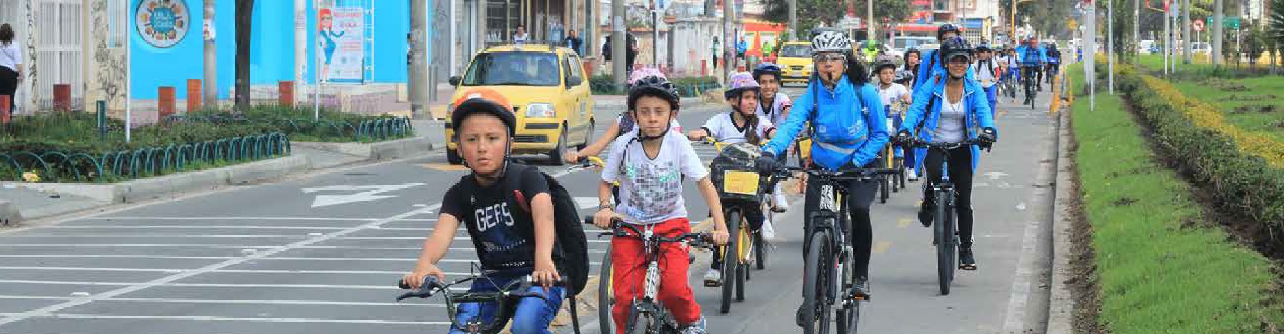 niños al colegio en bici