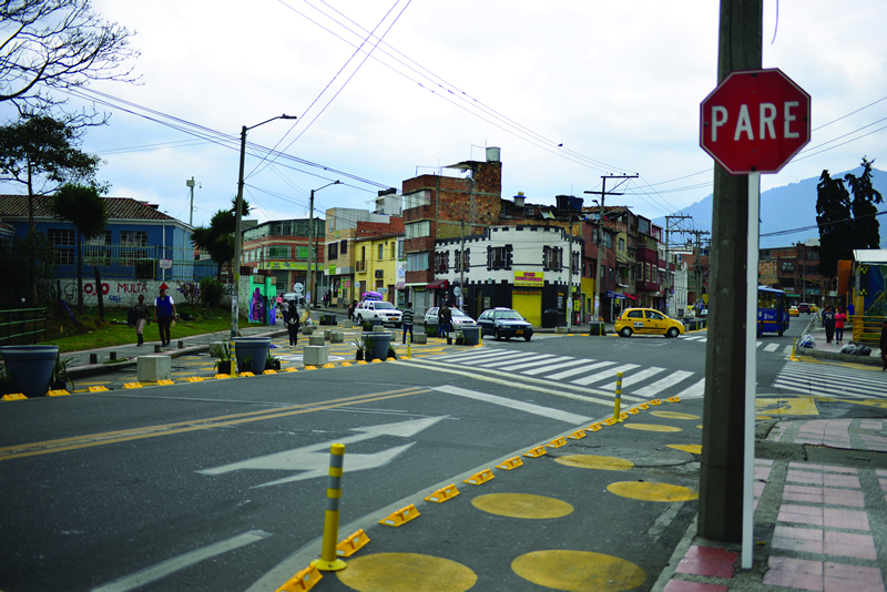 Calle con zonas escolares