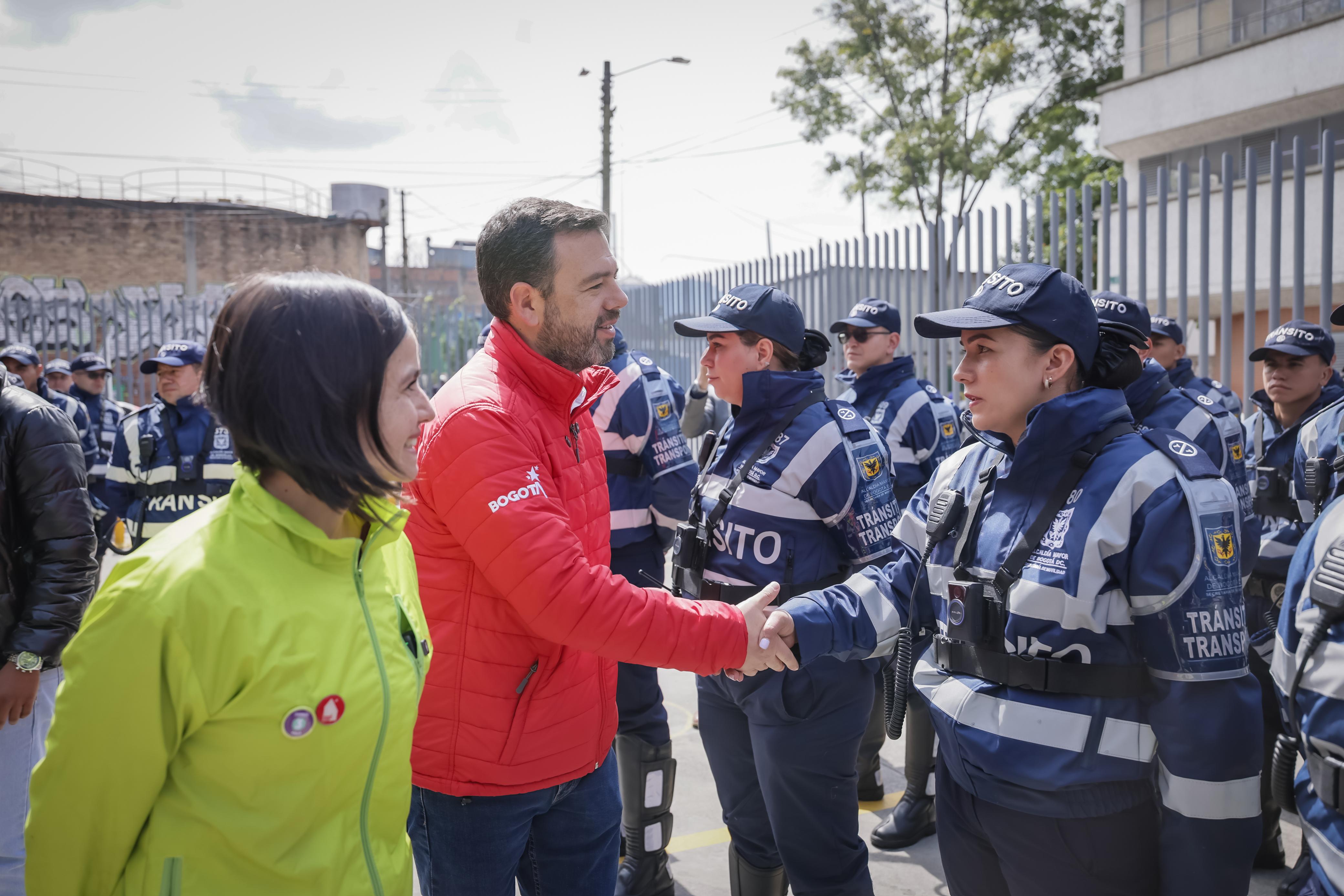 Bogotá fortalece la gestión del tráfico con nuevo cuerpo de agentes en bicicleta y más unidades en moto