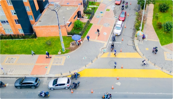 Foto: Guías de Movilidad hacen presencia en la zona para una movilidad eficiente. Crédito: SDM.