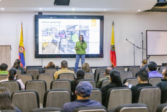 Una de las charlas fue liderada por el equipo de Cultura para la Movilidad de la entidad. Foto: Comunicaciones SDM.  