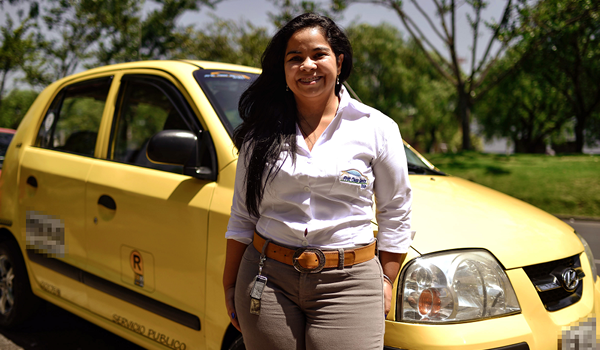 Capacitaciones, desinfección de vehículos, kits de autocuidado y mesa de  competitividad en el mes del taxista en Bogotá | Secretaría Distrital de  Movilidad