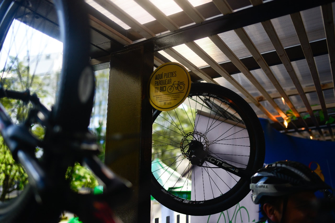 Sello Oro cicloparqueadero Banco de Bogota